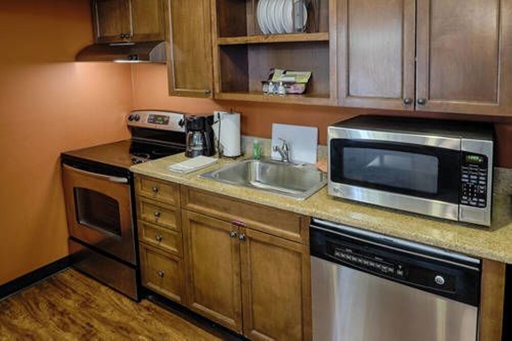 Albany Airport Inn and Suites - photo 7