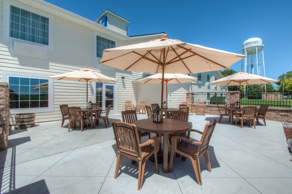 Cobblestone Inn and Suites Holyoke - photo 45