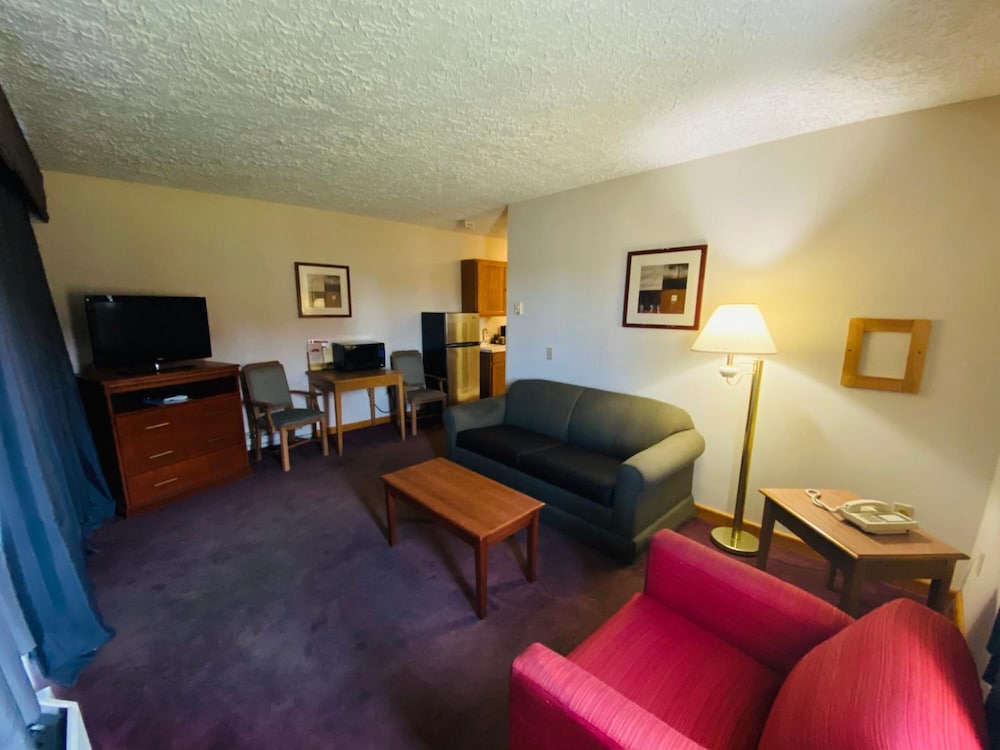 Fleetwood Inn & Suites - photo 17