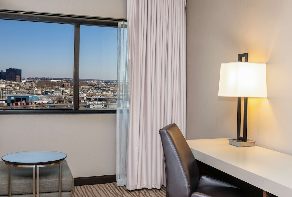 DoubleTree by Hilton Hotel Newark Airport - photo 33