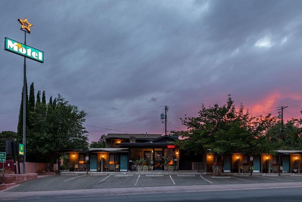 Rodeway Inn & Suites Iris Garden