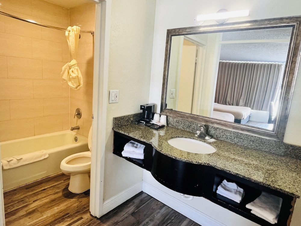 Rodeway Inn Silver Springs Ocala East - photo 23