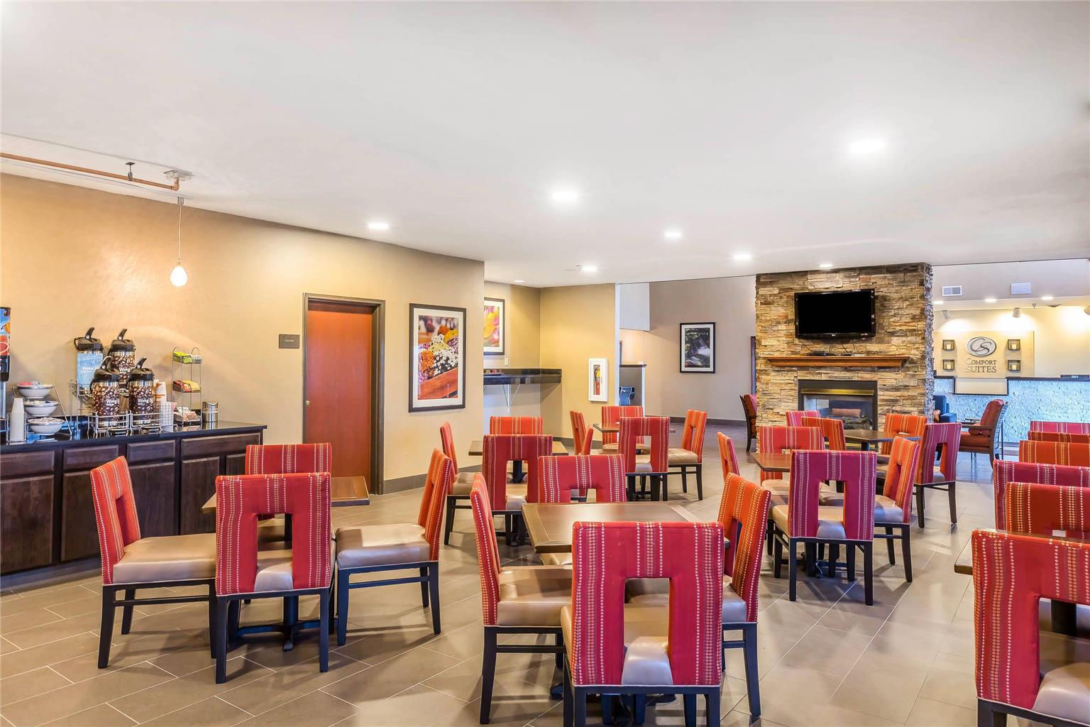 Comfort Suites Fort Wayne North - photo 23