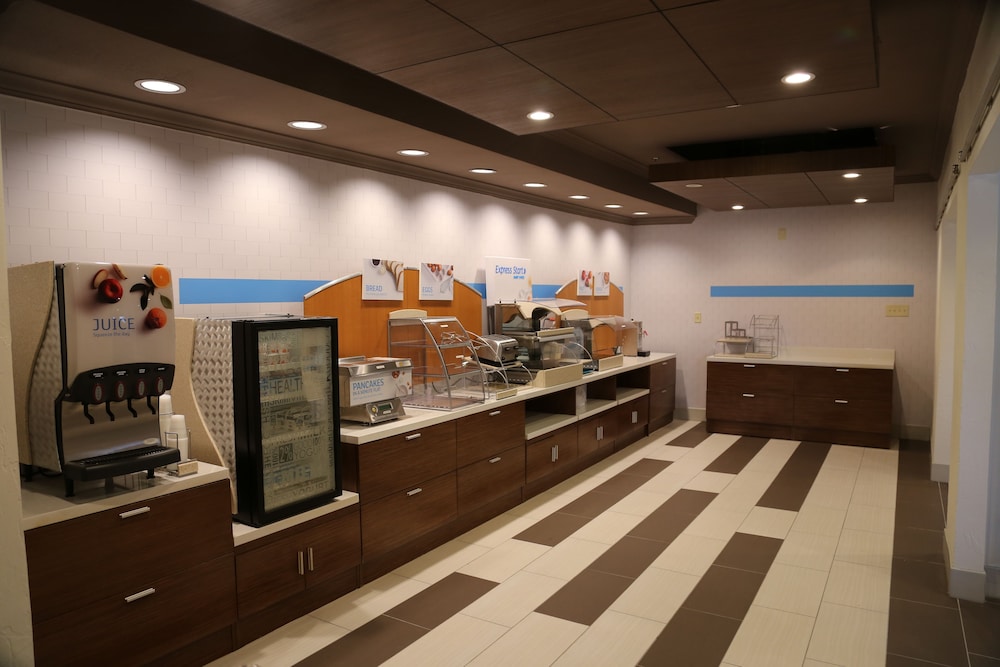 Holiday Inn Express Hotel & Suites Greenville by IHG - photo 33