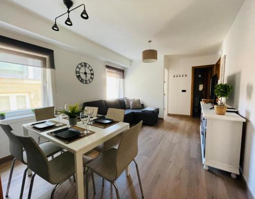 Estilosa Vivienda En El Centro in Vigo, Spain