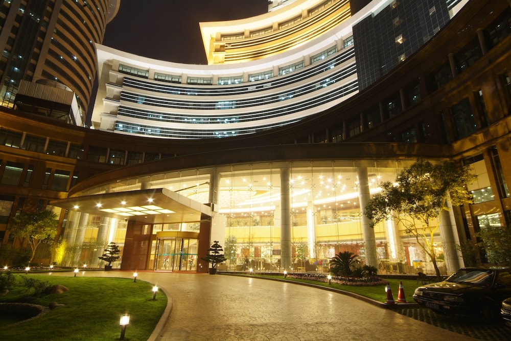 Jin Jiang Pine City Hotel — 4-Star Luxury Hotel in Shanghai, People's Republic of China