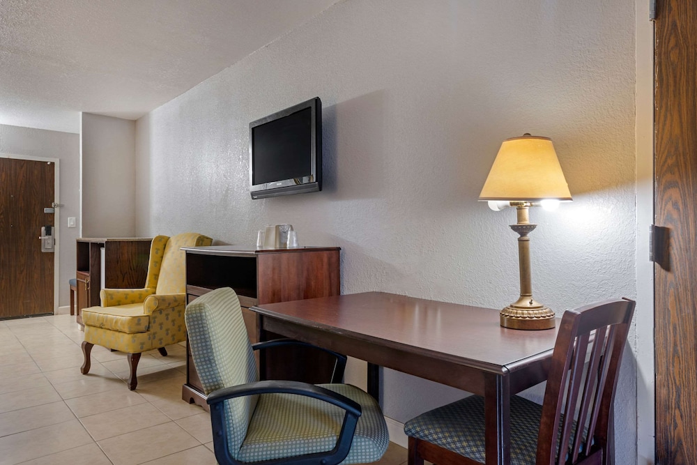 Rodeway Inn Clermont - photo 16