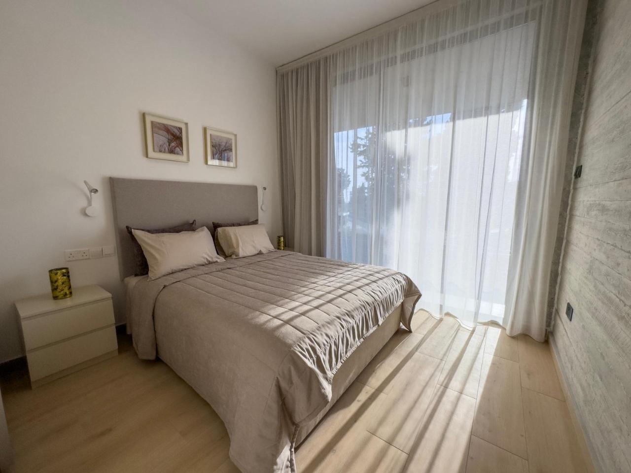 Malberry Park 302 Modern 2bedroom Apt with Shared Heated Pool Sauna Gym Jacuzzi — 4-Star Luxury Hotel in Paphos, Cyprus