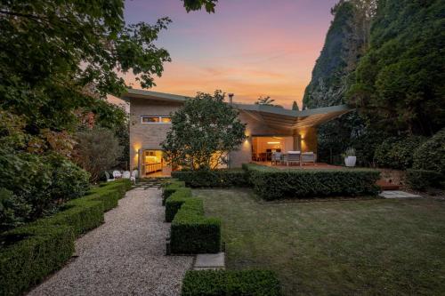 Piano House — 4-Star Luxury Hotel in Blackheath, Australia