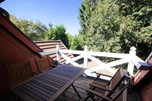 Ruhig und idyllische Lage strandnah gratis Nutzung vom AHOI Erlebnisbad und Sauna in Sellin Gutshaus Silvitz FeWo 01 — 4-Star Luxury Hotel in Bergen Auf Ruegen, Germany