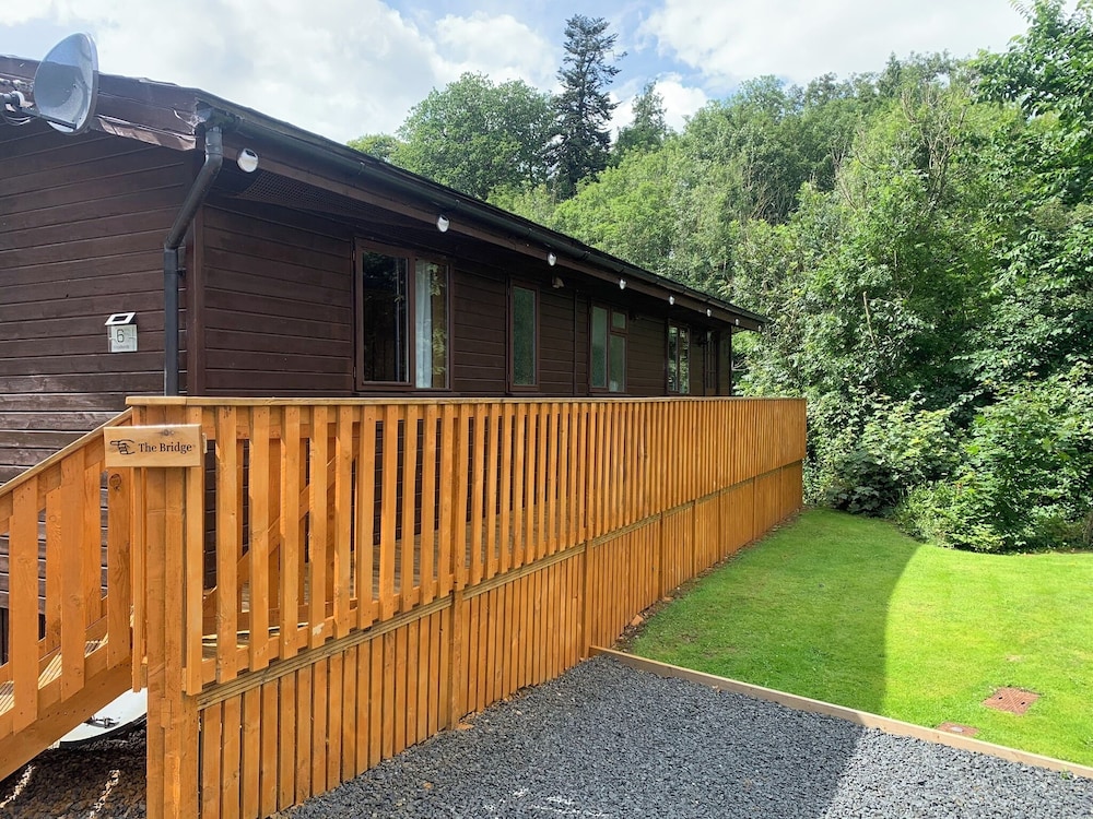 Teviot Lodge Sleeps 6 Pets River Views — 4-Star Luxury Hotel in Hawick, United Kingdom