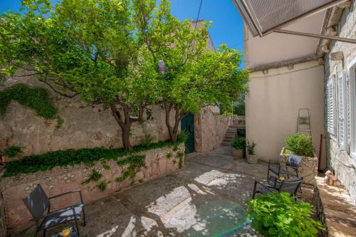 Residence Two Oranges — 4-Star Luxury Hotel in Dubrovnik, Croatia
