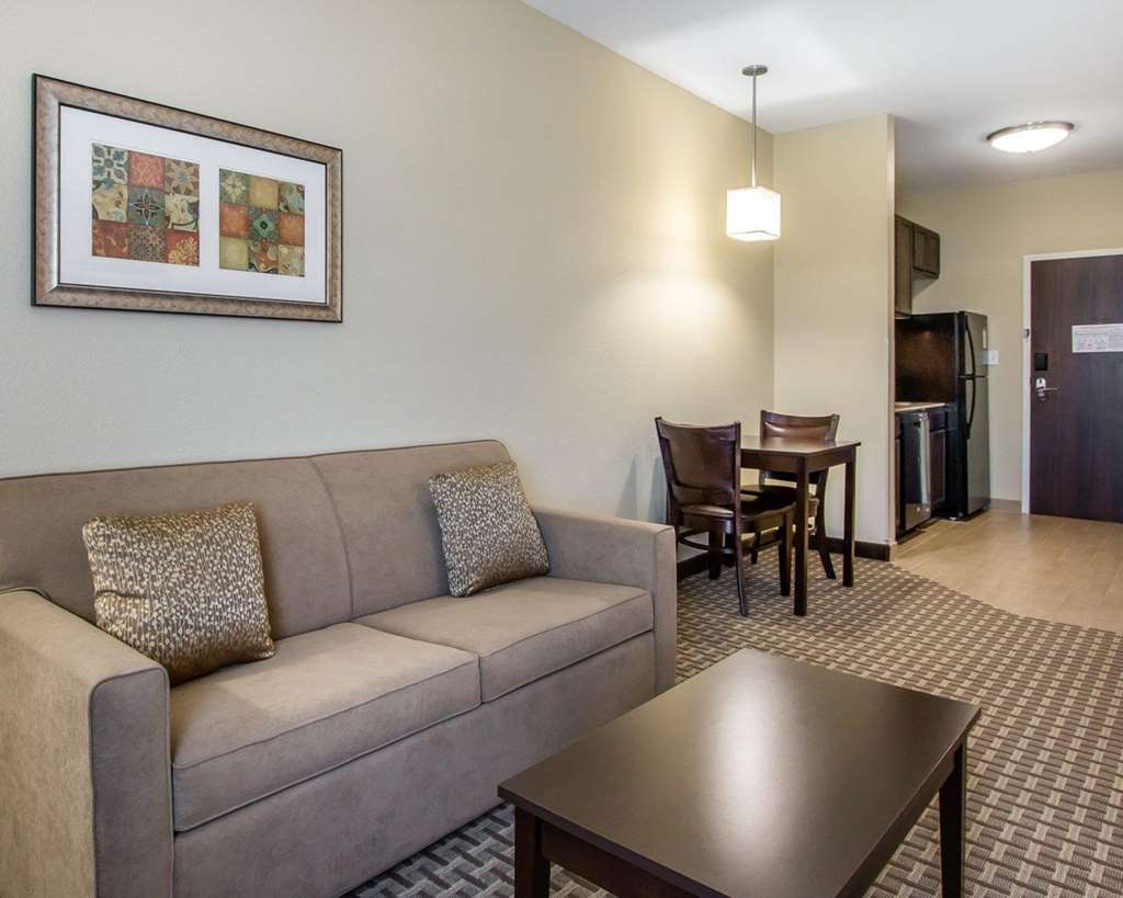 MainStay Suites Meridian Bonita Lakes - photo 12