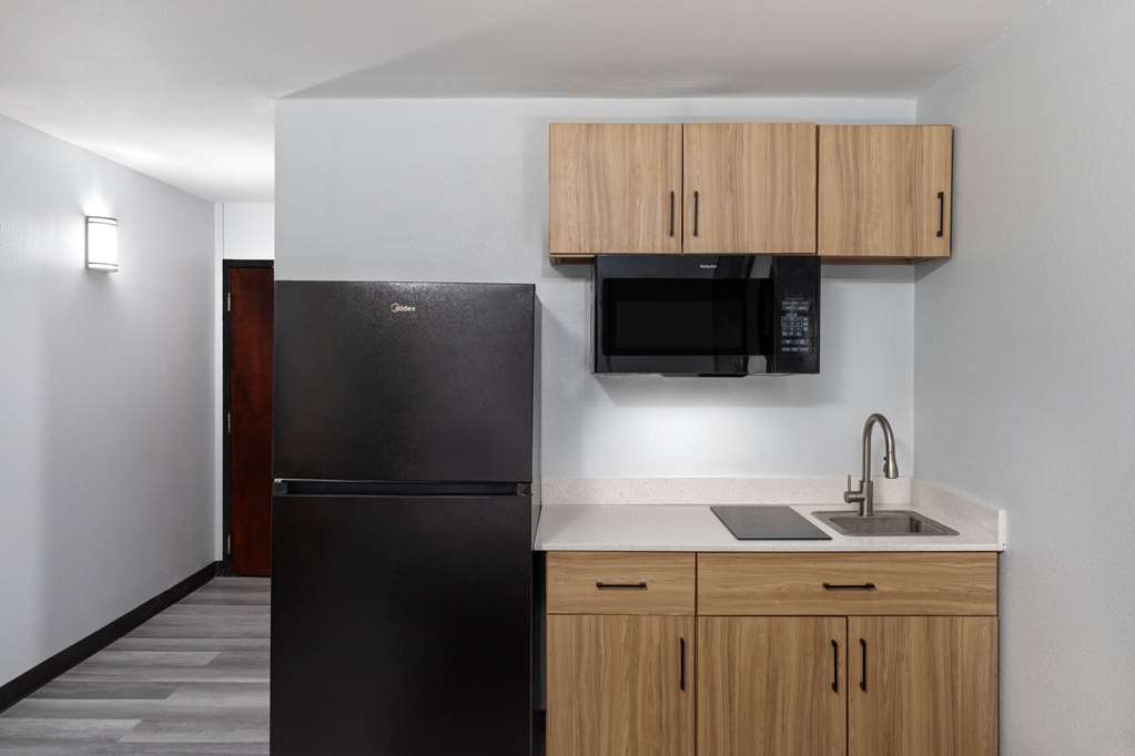 Super 8 by Wyndham Alexandria LA - photo 29