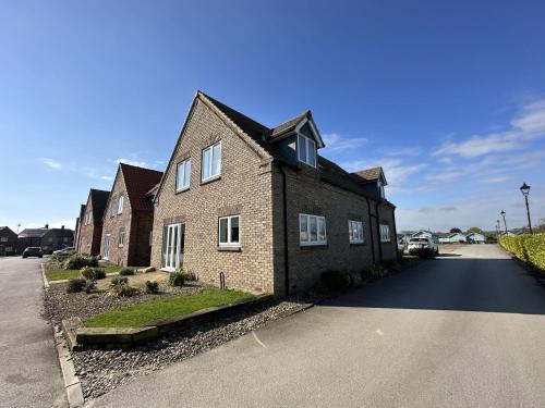 Echo Beach Sleeps 12 Part of the The Bay Filey Holiday Village with pool gym and direct beach access pub restaurant tennis and meadows walks in Filey, United Kingdom