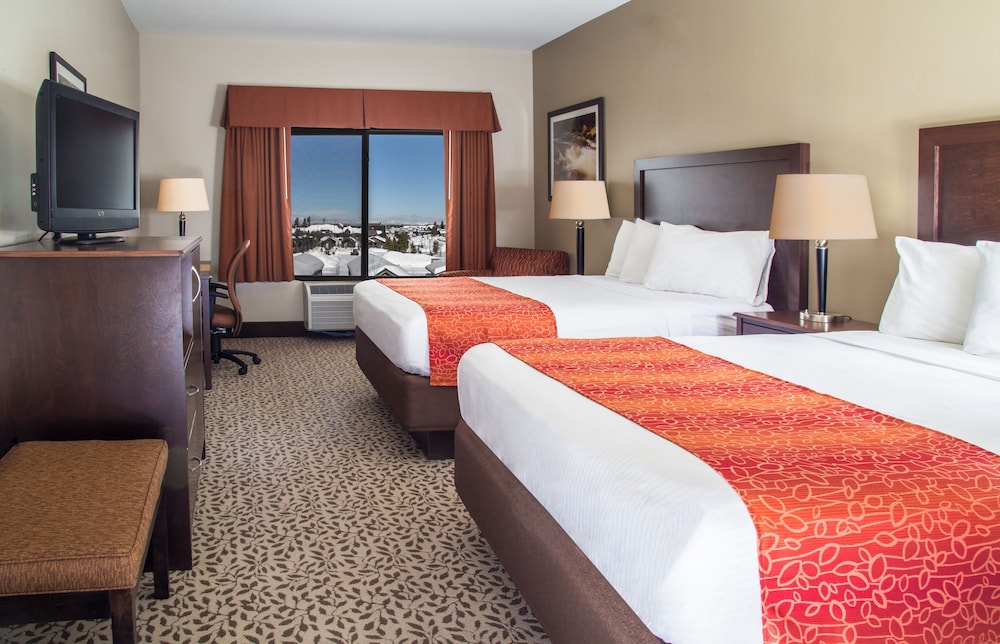 Gray Wolf Inn & Suites - photo 5