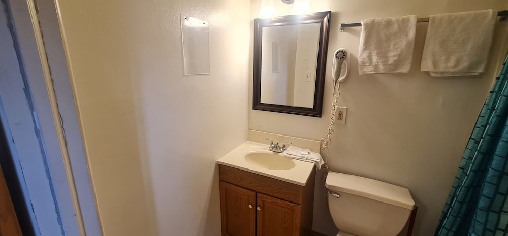 Werry s Cottages Motel & Pub by OYO East Stroudsburg Poconos - photo 10