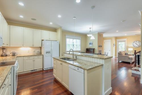 New Listing 114A W Hudson Ave Open Layout Close to Everything - photo 9