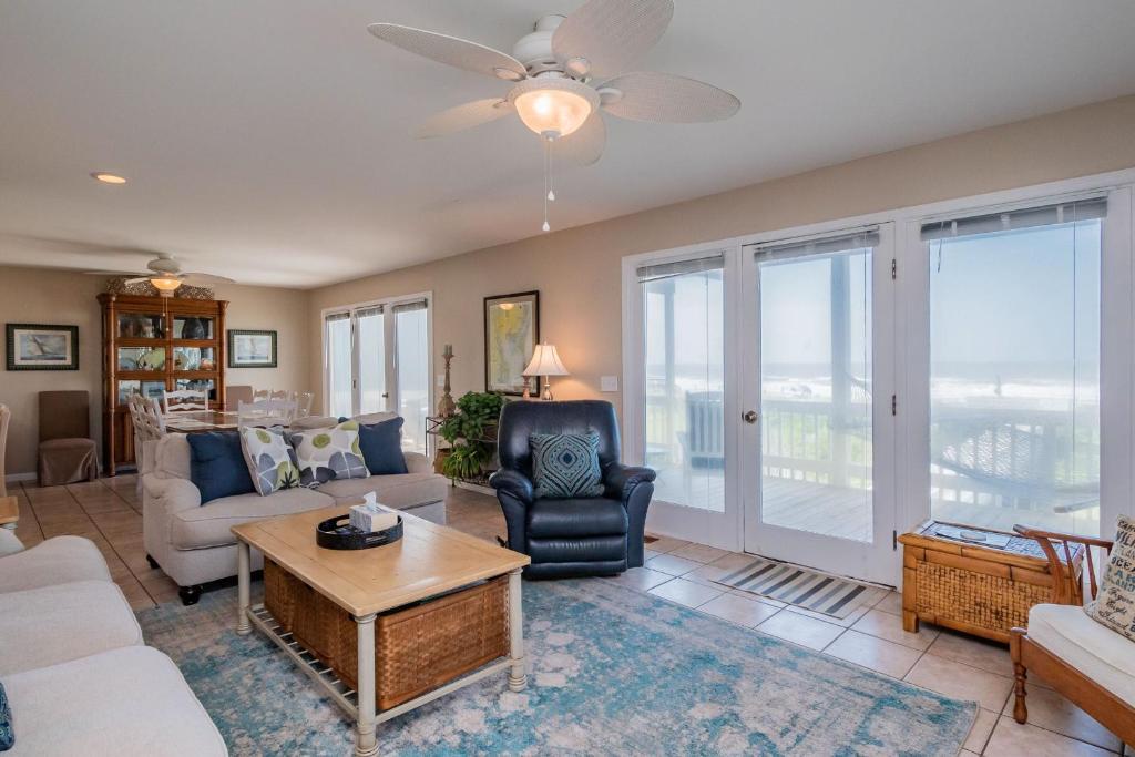Sweet Retreat by Oak Island Accommodations - photo 5