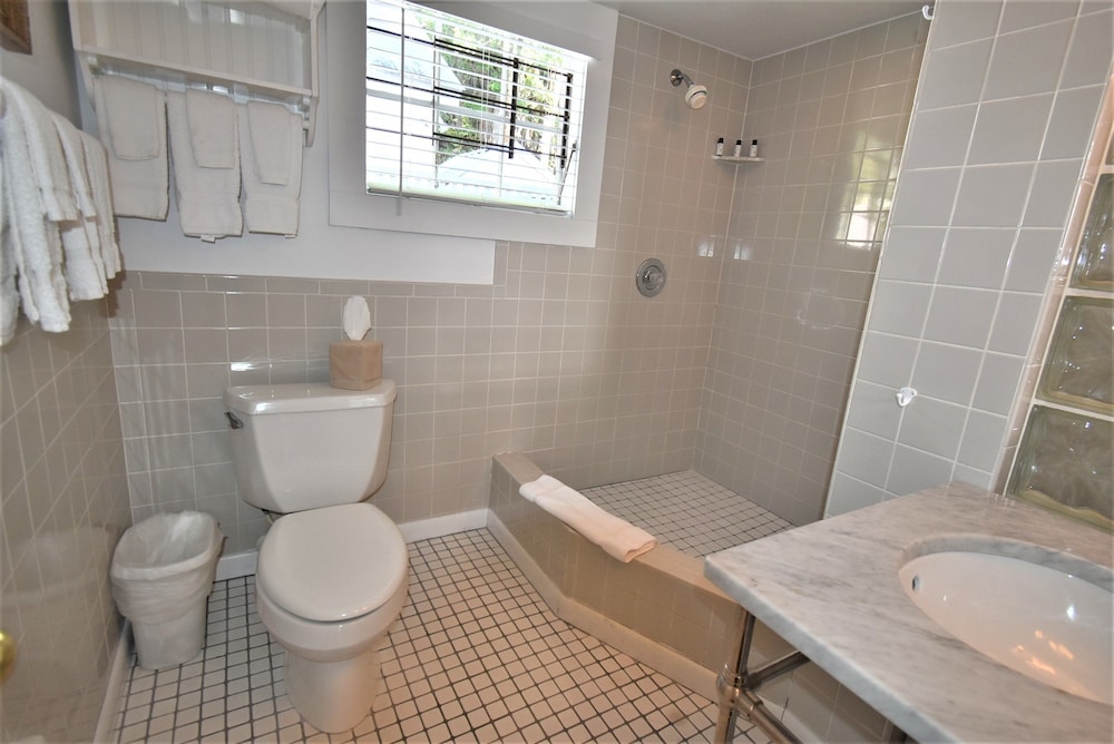 Simonton Court Historic Inn & Cottages - photo 228