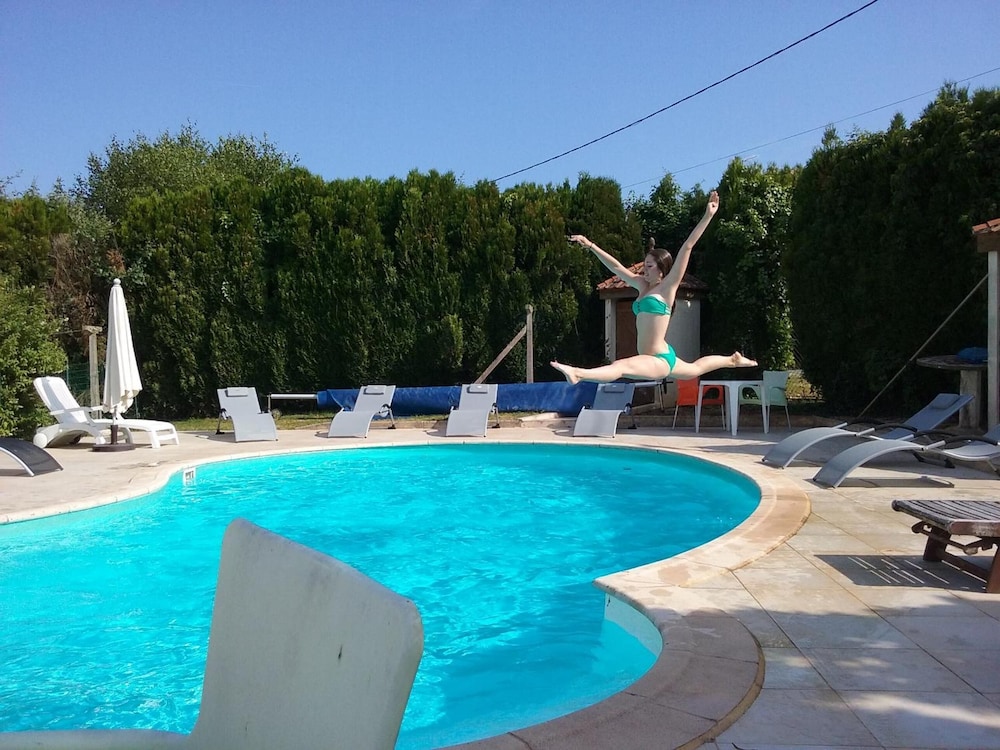 Hôtel du Commerce - last minute hotel in Saint-Claud