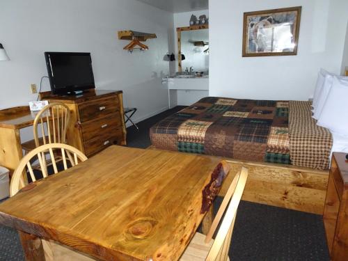 Eagle's Nest Motel - photo 22