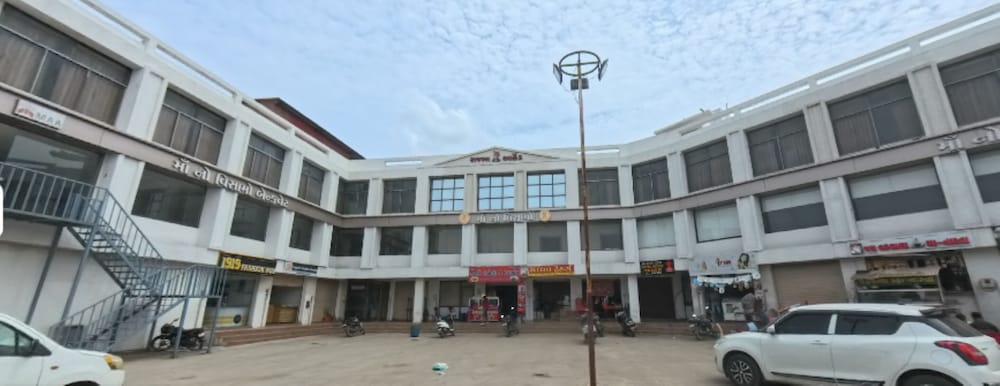 Hotel Royal Palace in — hotel in Nadiad