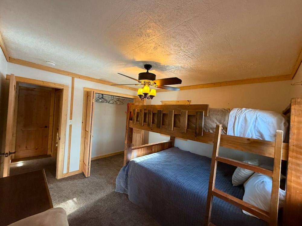 Chinook Winds Motel - photo 35
