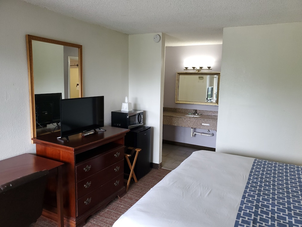 Econo Inn - photo 14