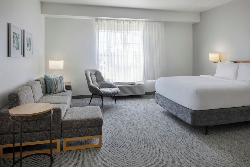 TownePlace Suites by Marriott Orlando East UCF Area - photo 10