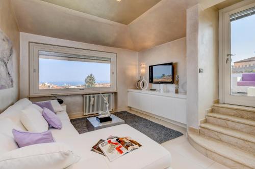 MGH Luxury Lake View Penthouse Desenzano — 4-Star Luxury Hotel in Desenzano Del Garda, Italy