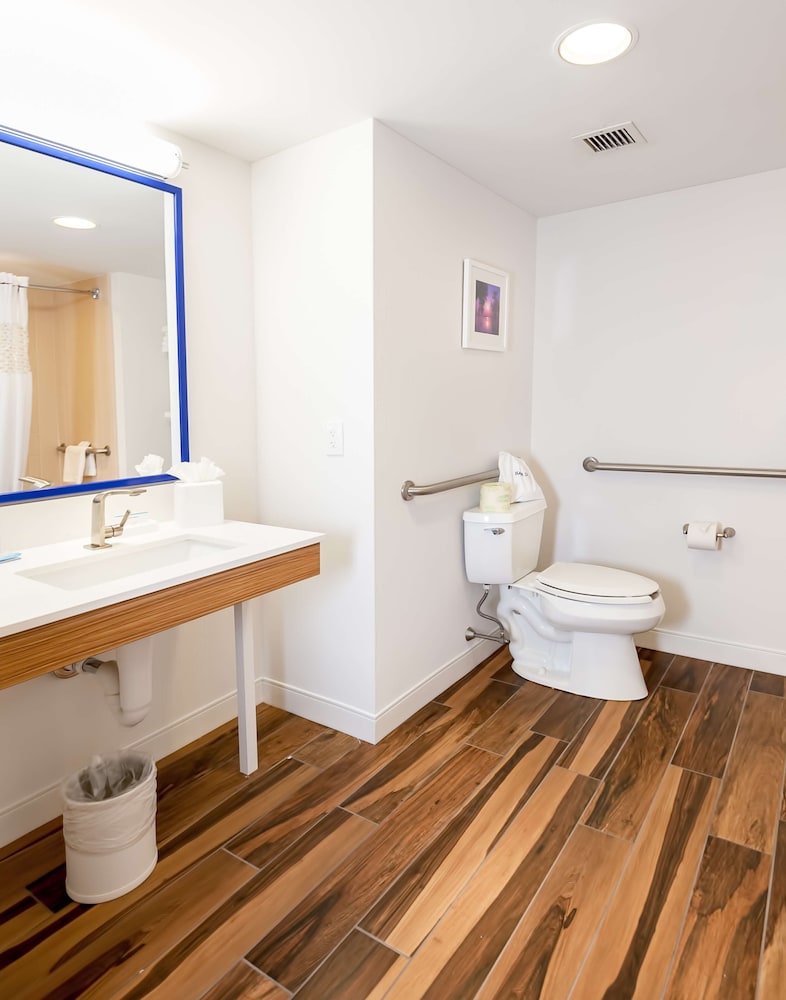 Hampton Inn Doylestown - photo 36