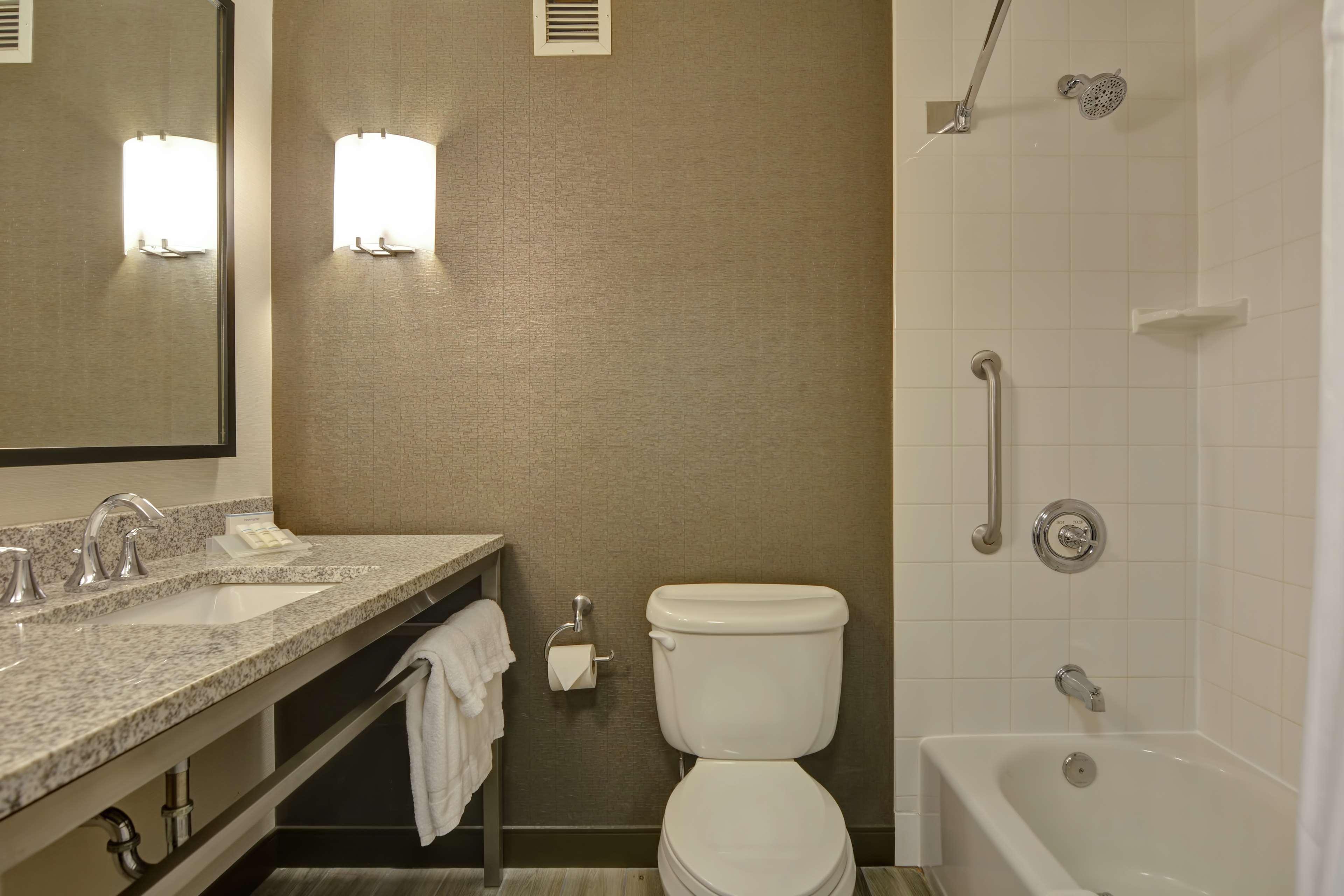 Hilton Garden Inn Appleton Kimberly - photo 41