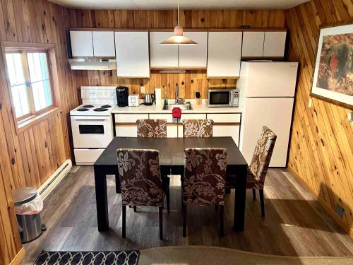 High Falls Cottage Resort — hotel in Bracebridge