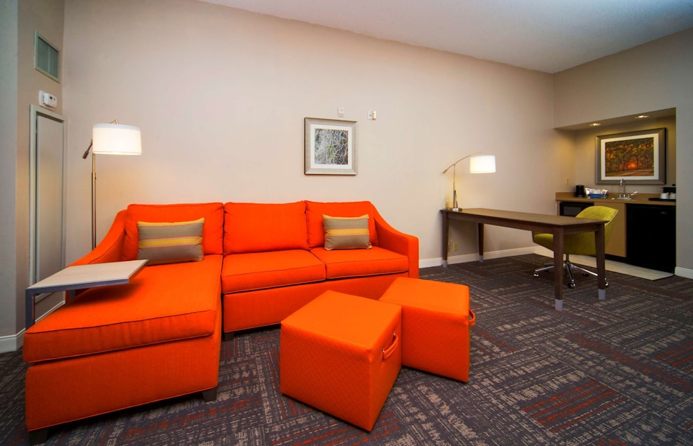 Hampton Inn & Suites Valdosta Conference Center - photo 20