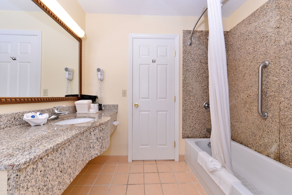 Tower Inn And Suites Of Guilford Madison - photo 2