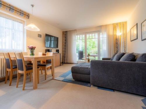 Dünenpark Binz Komfort Ferienwohnung mit 1 Schlafzimmer und Terrasse im Erdgeschoss 224 — 4-Star Luxury Hotel in Ostseebad Binz, Germany