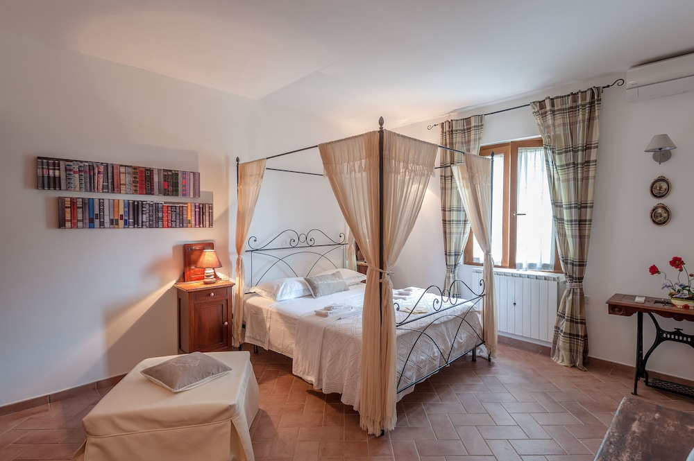 Le Tartarughe B&B — 4-Star Luxury Hotel in Magliano In Toscana, Italy