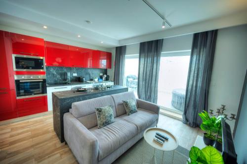 Luxury penthouse with sun terrace & jacuzzi RJOR1 1 — 4-Star Luxury Hotel in Gzira, Malta