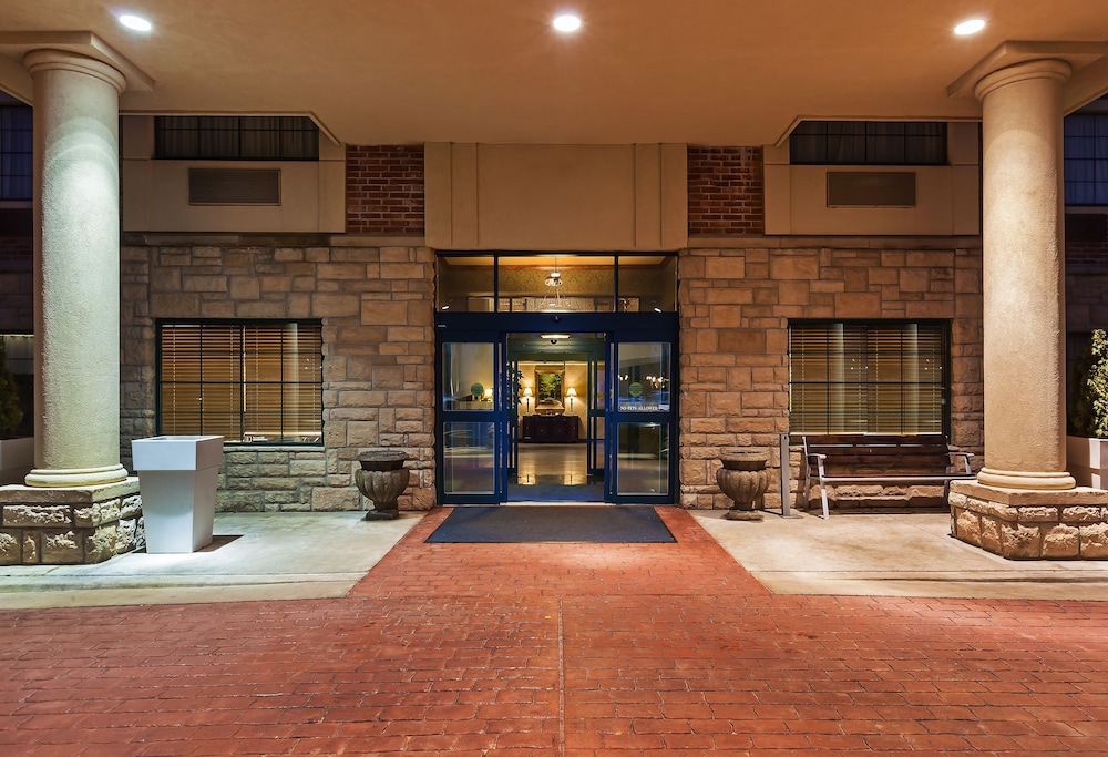 Holiday Inn Express & Suites Tulsa S Broken Arrow Hwy 51 by IHG - photo 58