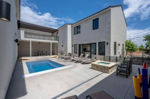 Oasis Springs number one in Hurricane, United States