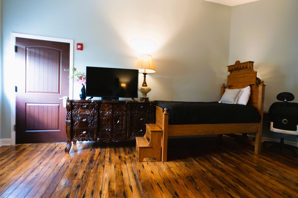 Oaak Tree Hotel - photo 45