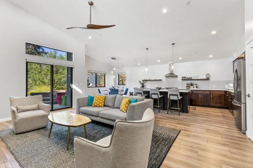 Modern Luxury Home in West Sedona with Hot Tub — 4-Star Luxury Hotel in Sedona, United States