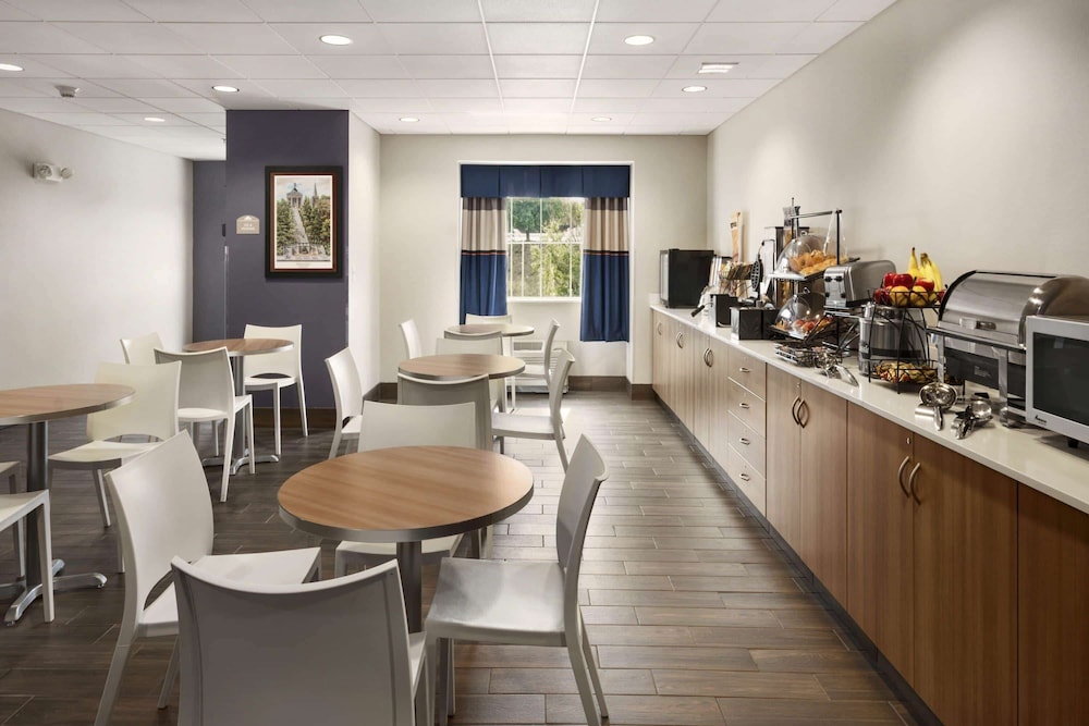 Microtel Inn & Suites By Wyndham Lynchburg - photo 13