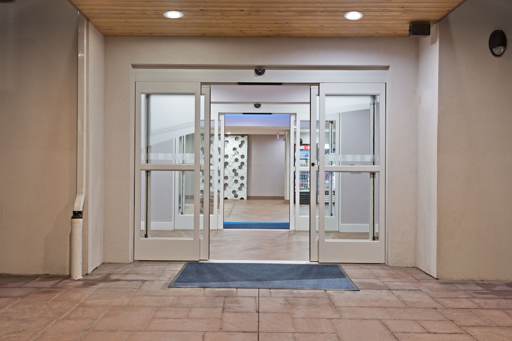 Holiday Inn Express & Suites New Cumberland by IHG - photo 36