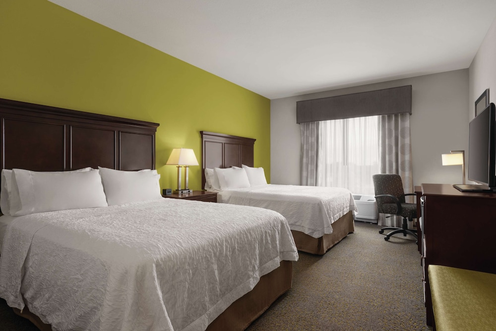 Hampton Inn & Suites Mishawaka South Bend at Heritage Square - photo 27
