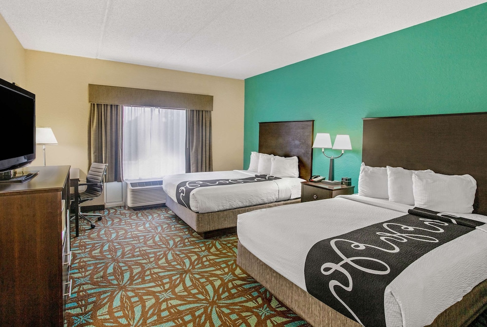 La Quinta Inn & Suites by Wyndham Sarasota I75 - photo 7