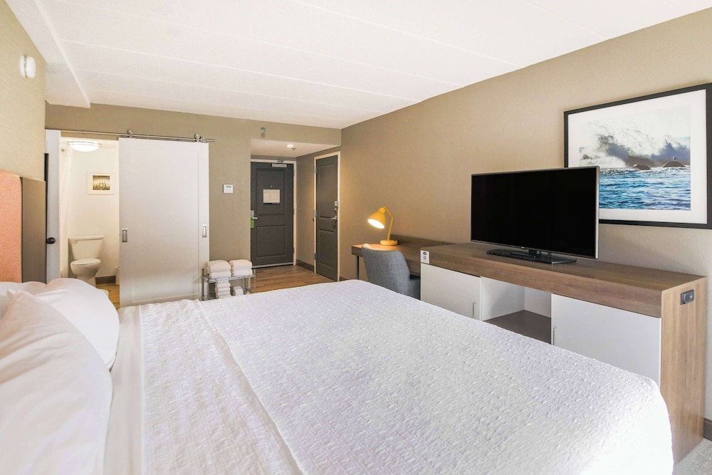 Hampton Inn Fall River Westport - photo 17