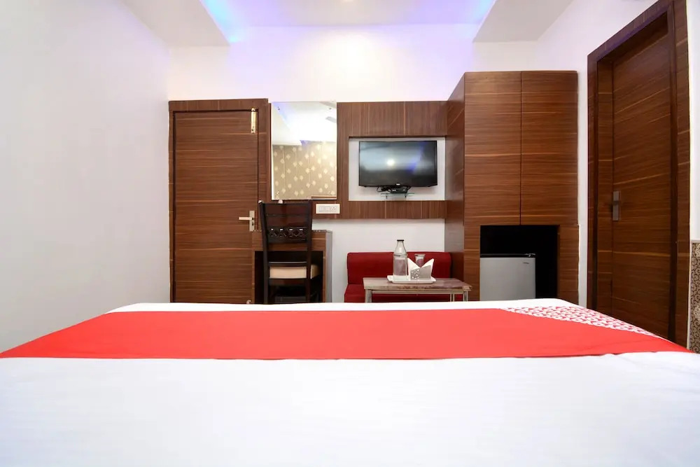 OYO Flagship 29074 Golden Temple Road
