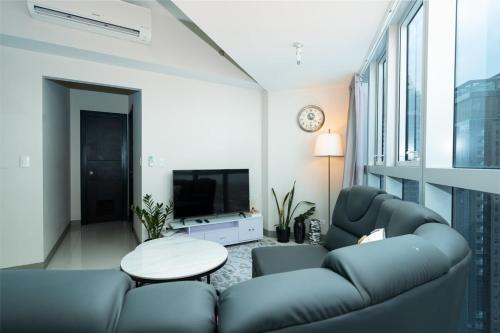 Uptown Parksuites Upscale Spacious Cor Unit Balcony and Views — 4-Star Luxury Hotel in Manila, Philippines